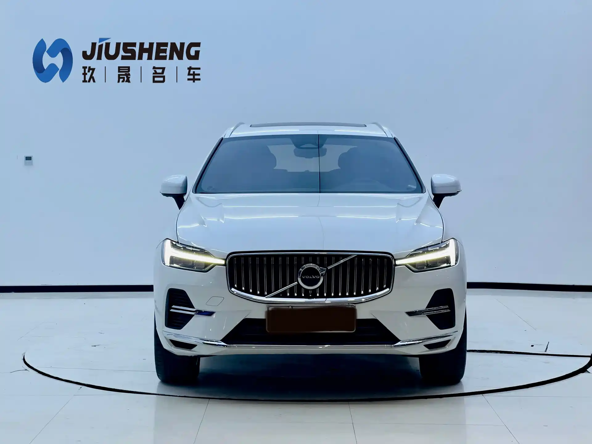 Фото 2 - Volvo XC60 Plug-in Hybrid