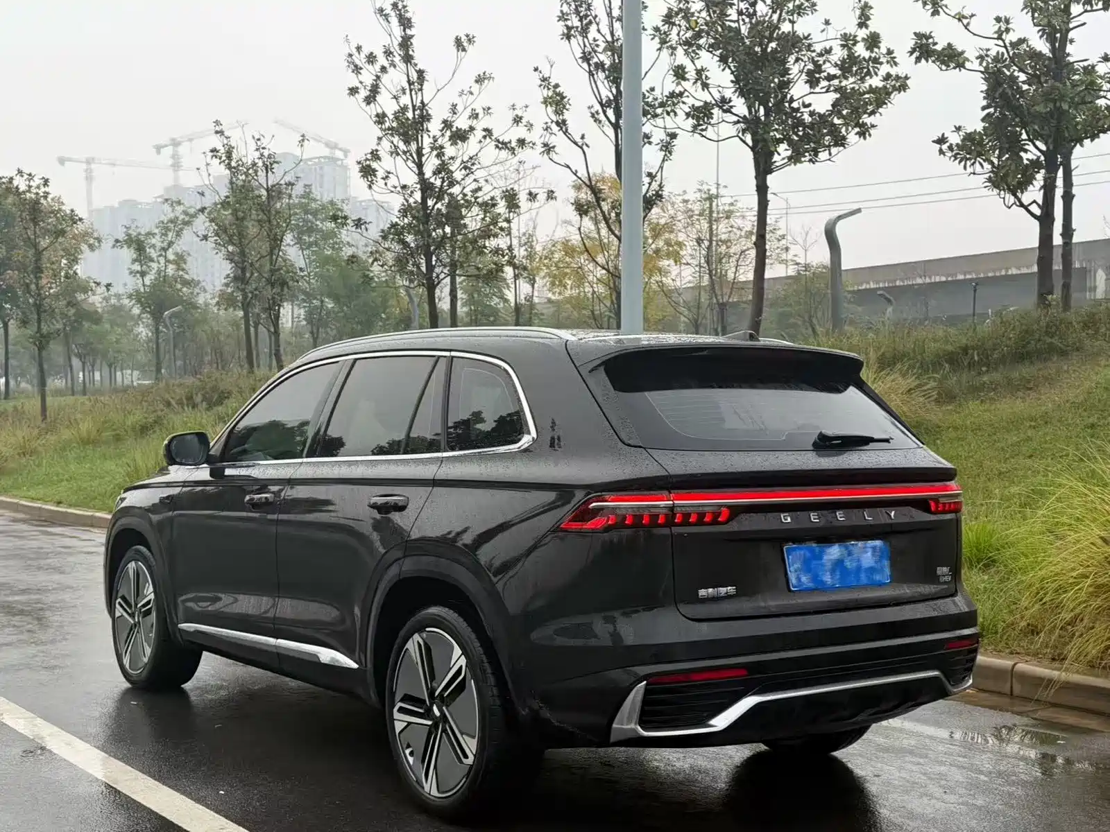 Фото 8 - Geely Monjaro