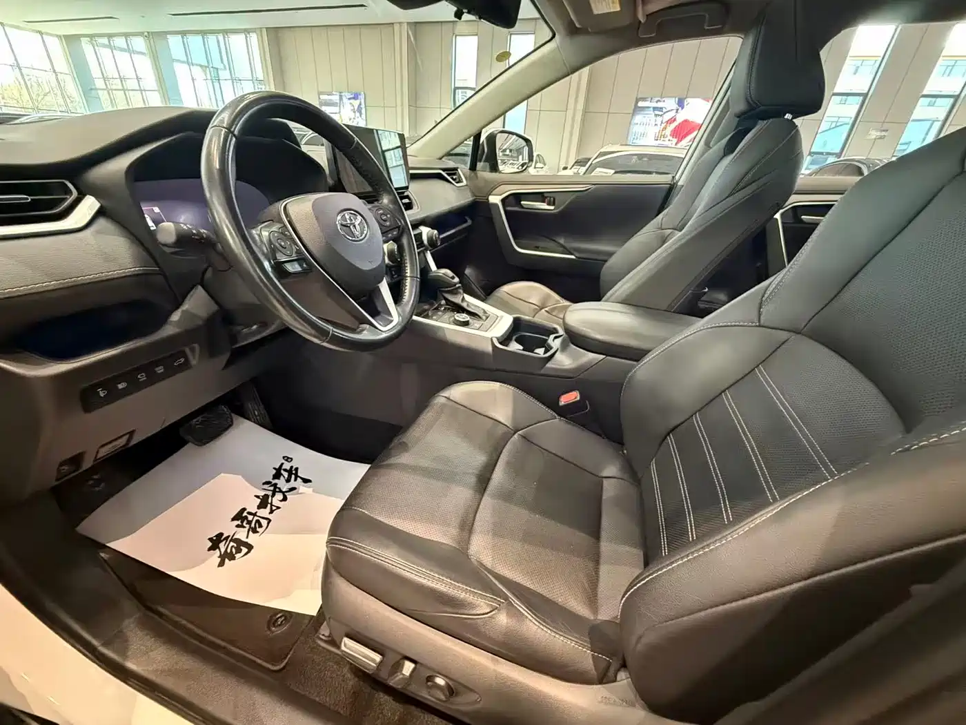 Toyota Wildlander 2023 Hybrid 2.5L E-CVT AWD Premium Edition фото 7