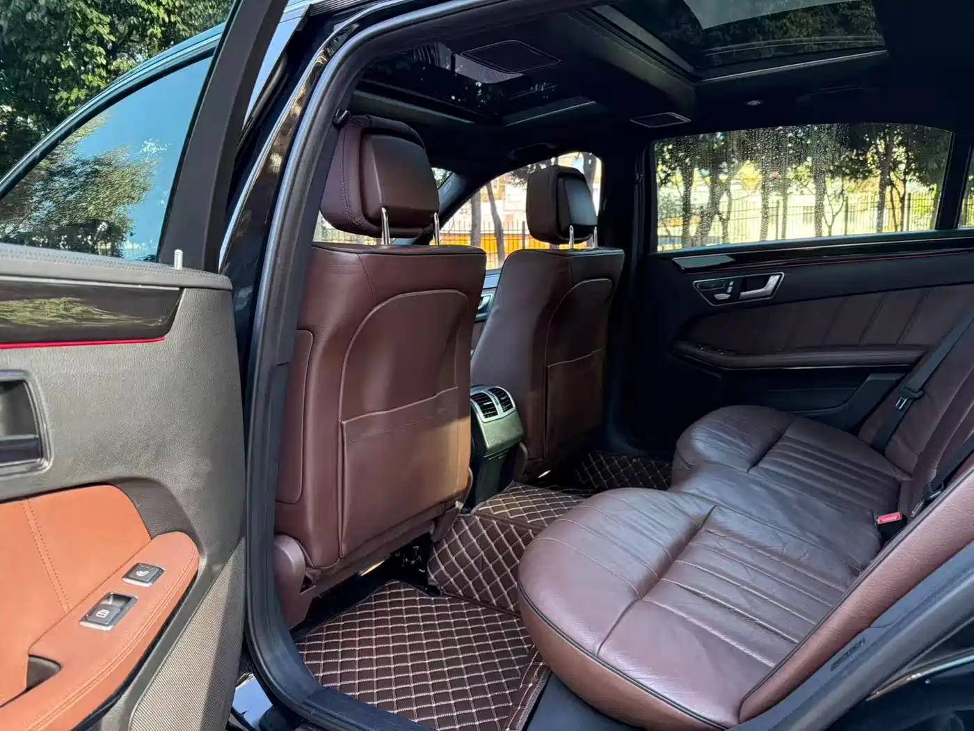 Mercedes-Benz E-Class 2015 E 320 L Luxury 4MATIC фото 25