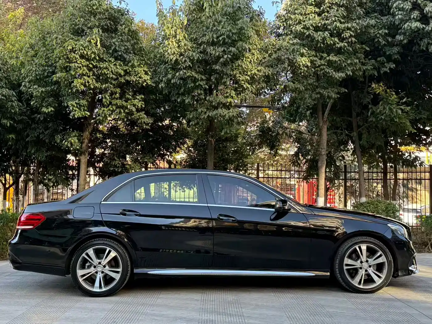 Mercedes-Benz E-Class 2015 E 320 L Luxury 4MATIC фото 35