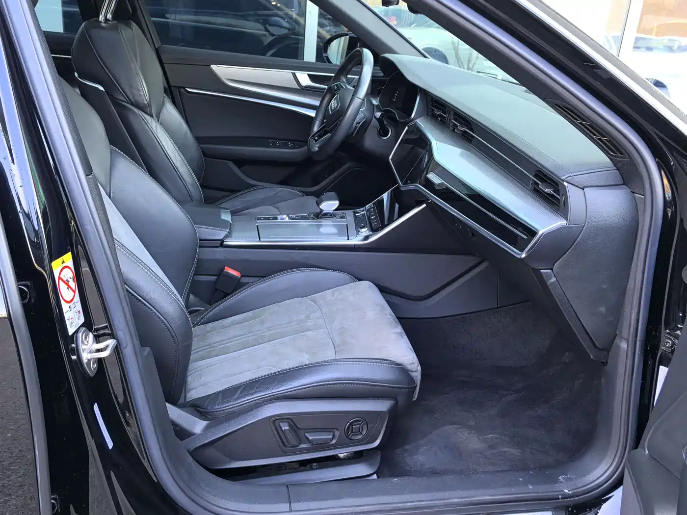 Audi A6L 2021 40 TFSI Luxury Sport фото 12