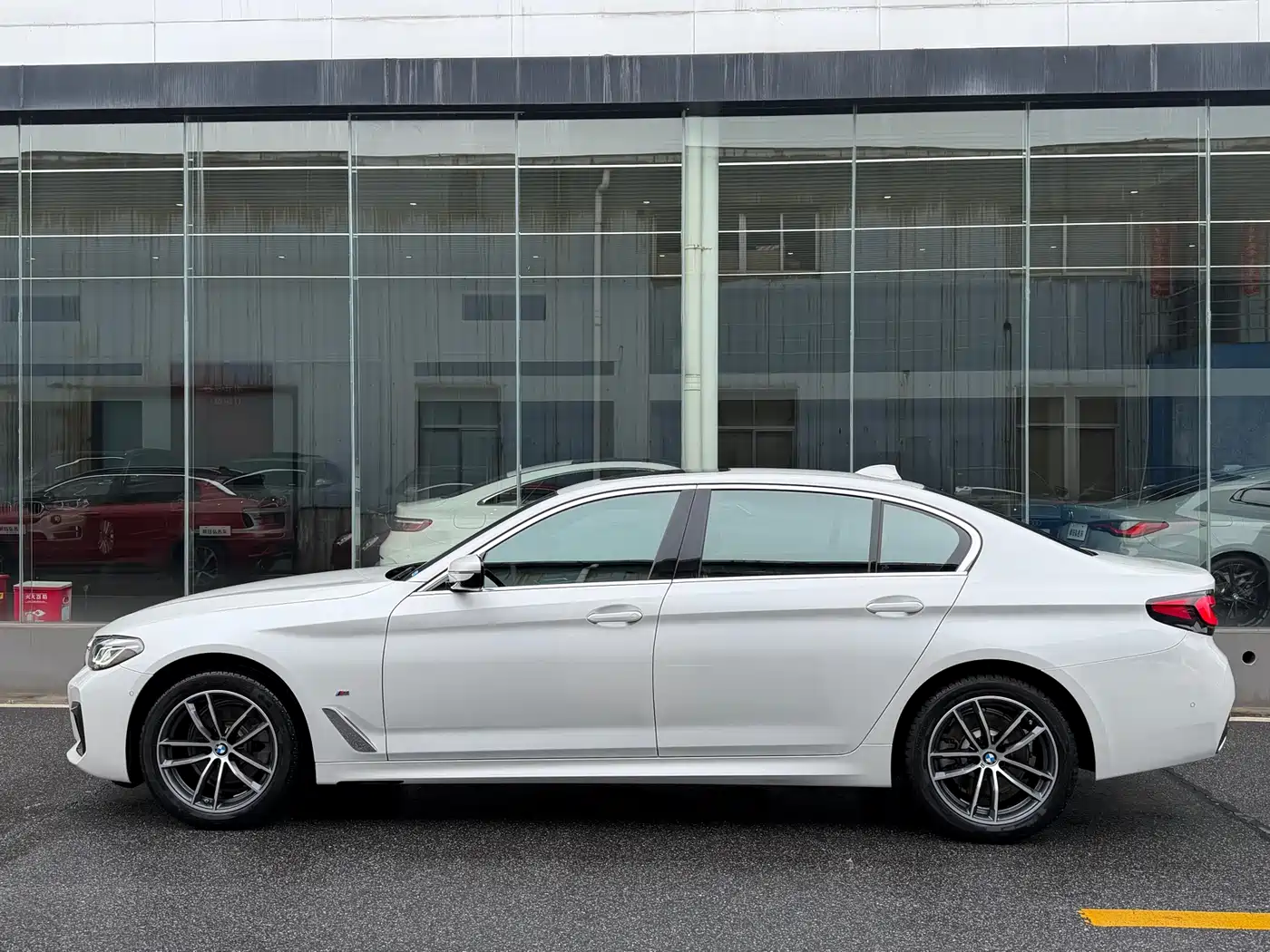 BMW 5 Series 2022 525Li M Sport Package фото 3