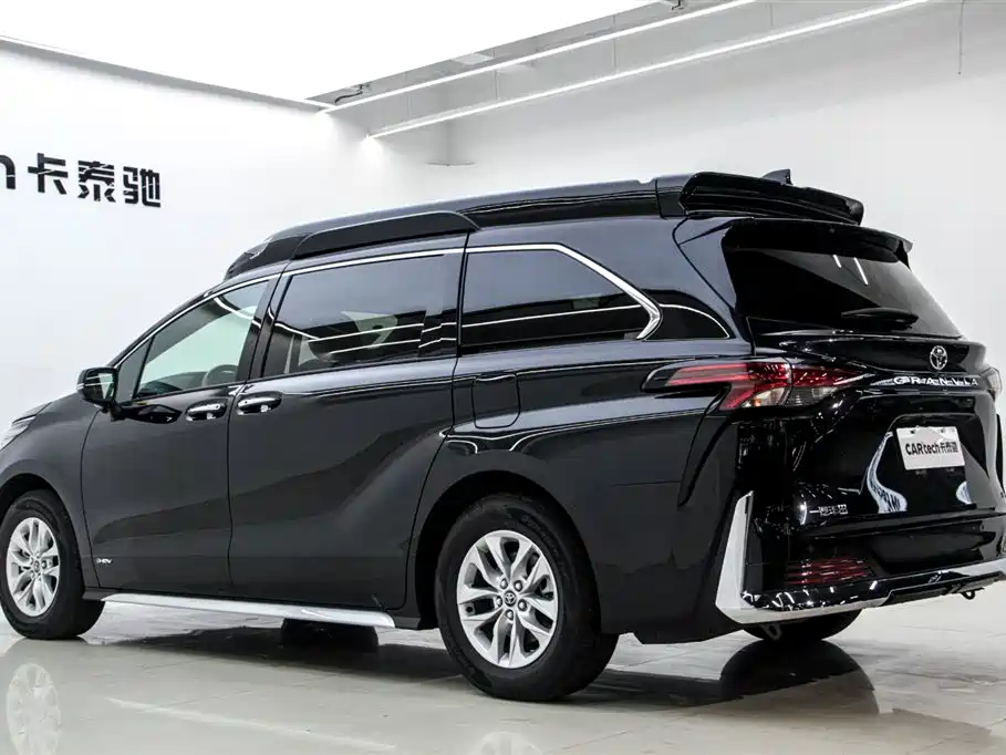Toyota Granvia 2024 2.5L Hybrid Comfort фото 4