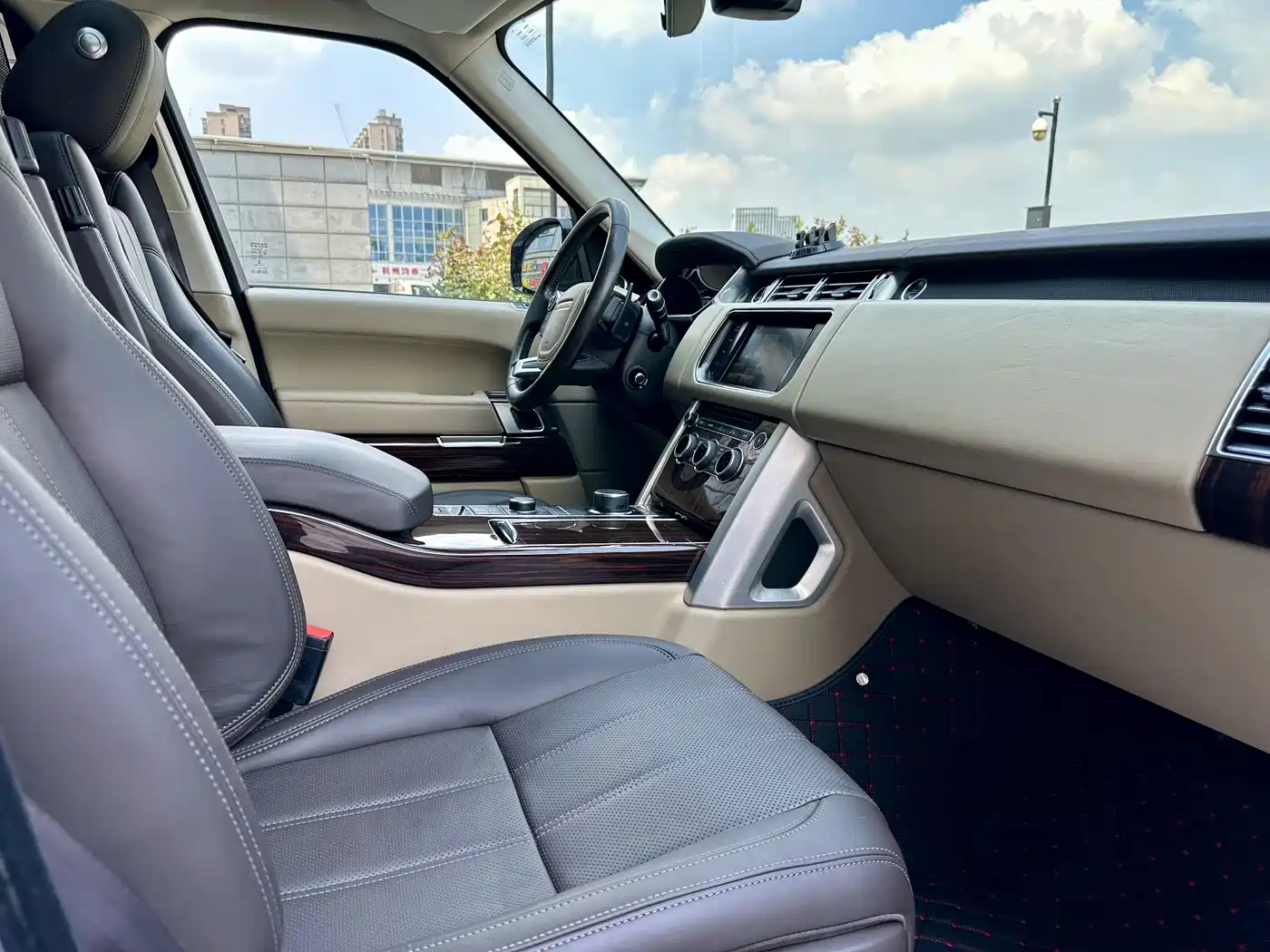 Land Rover Range Rover 2015 3.0 SC V6 Vogue SE Genesis Extended Edition фото 10