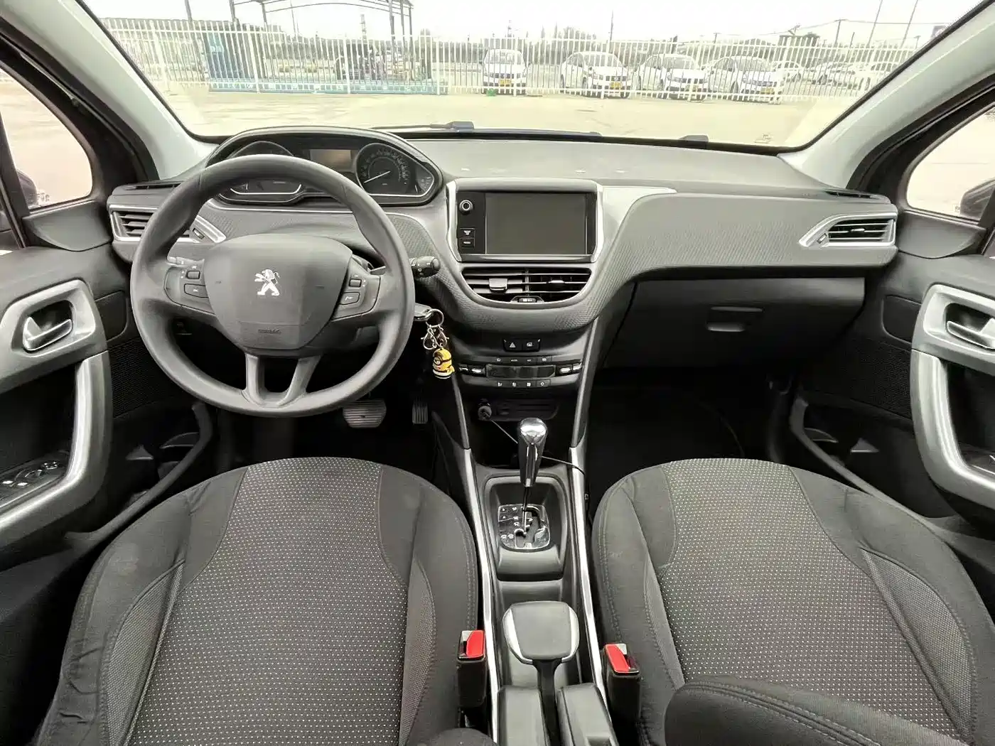 Peugeot 2008 2014 1.6L Automatic Fashion Edition фото 7