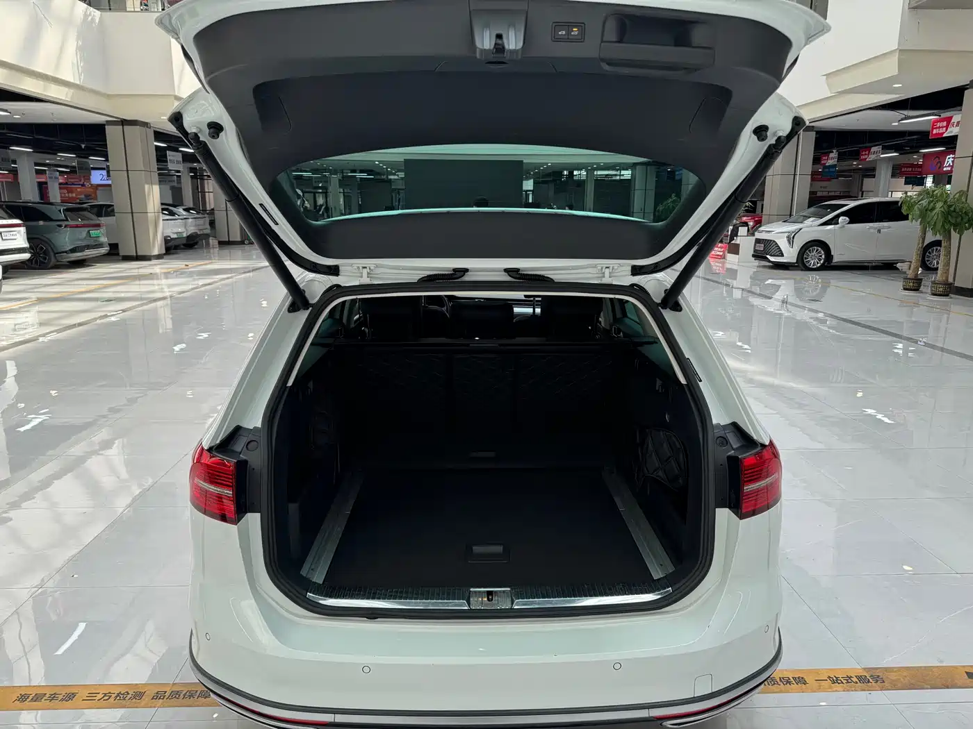 Volkswagen Weilan 2017 380TSI 4WD Adventure Edition фото 8