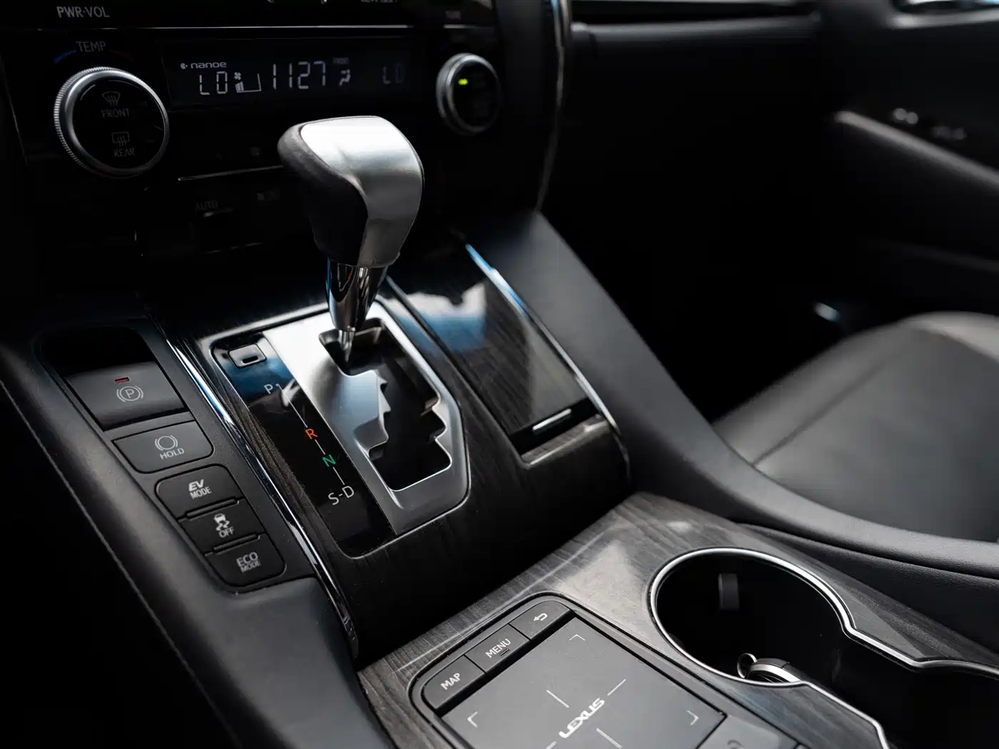 Lexus LM 2020 300h Seven-Seater Elegance Edition фото 8