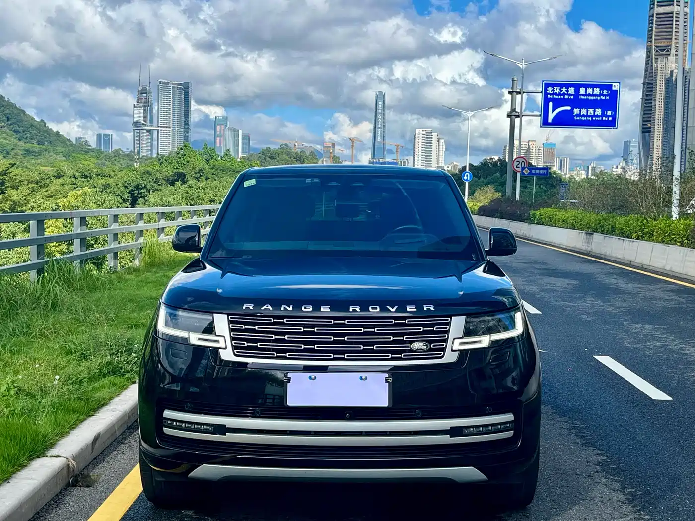 Land Rover Range Rover 2023 3.0 L6 400PS Genesis Extended Version фото 2