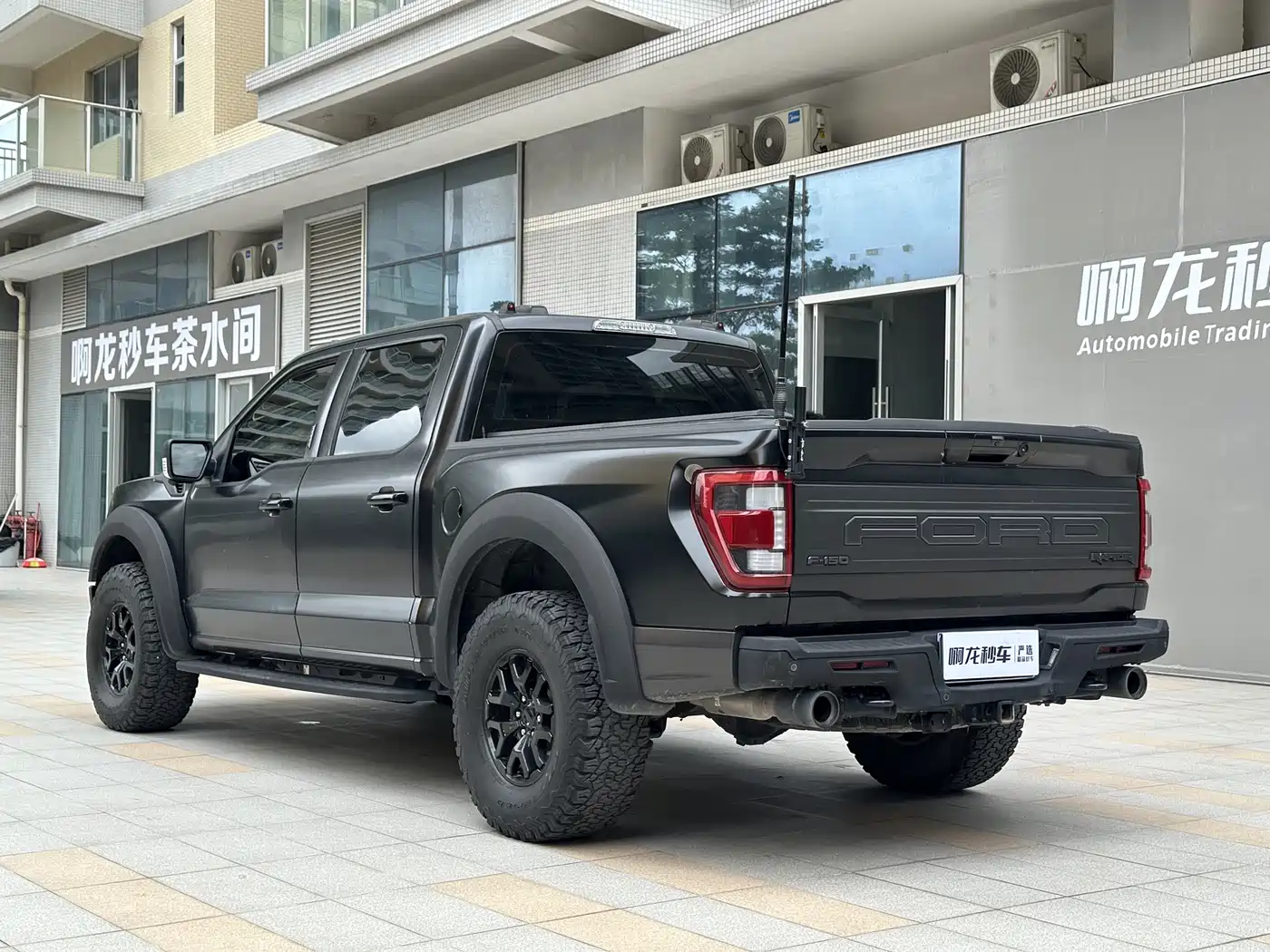 FORD F-150 RAPTOR