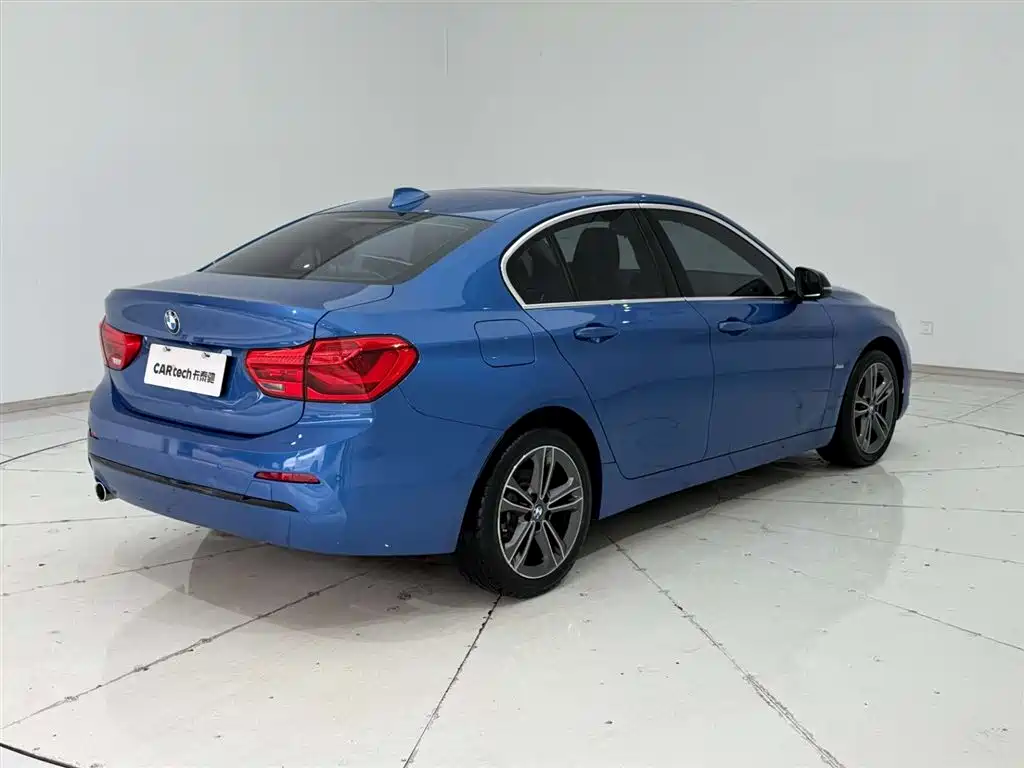 BMW 1 Series 2017 118i Sport фото 8