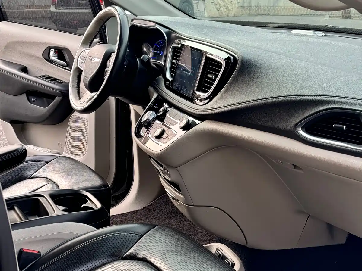 Chrysler Grand Caravan PHEV (Import) 2019 3.6L Plug-in Hybrid фото 7