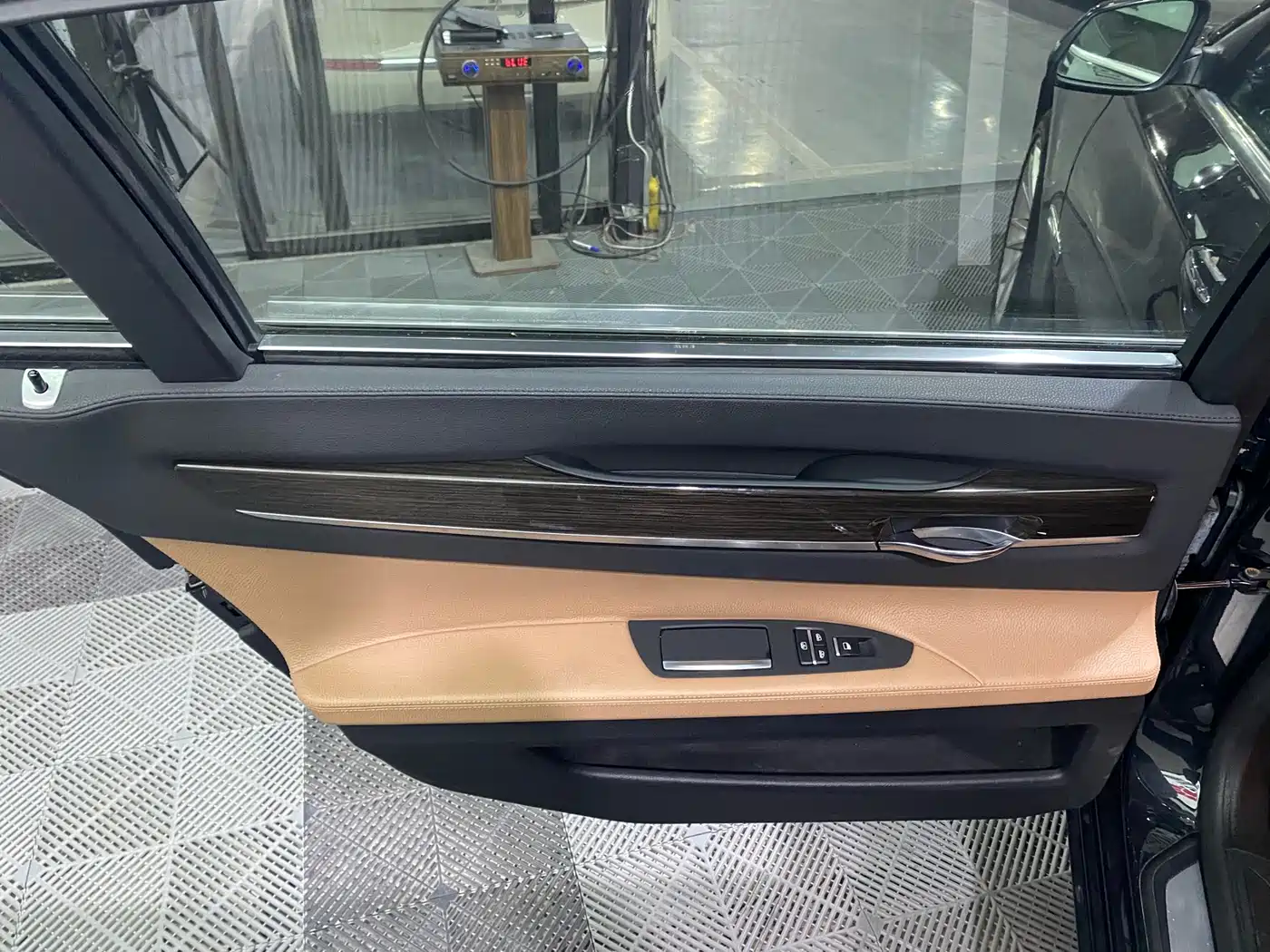 BMW 7 Series 2014 730Li Premium фото 11