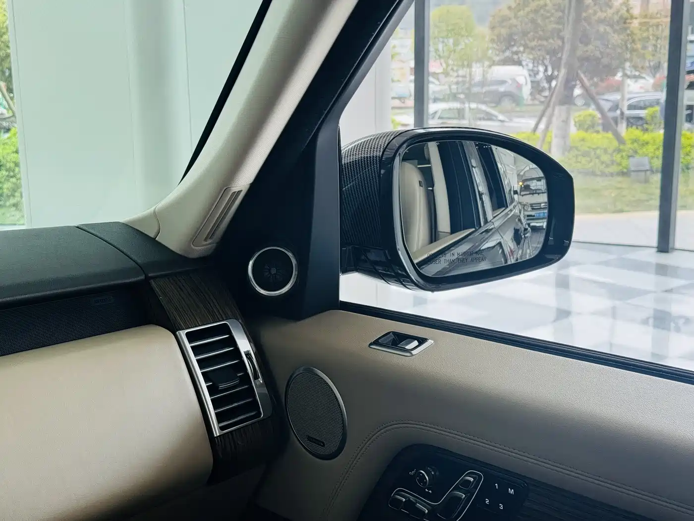 Land Rover Range Rover 2018 3.0 SC V6 Golden Age Edition фото 17