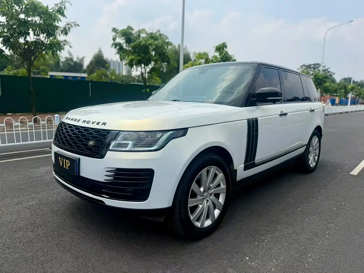 Фото 1 - Land Rover Range Rover