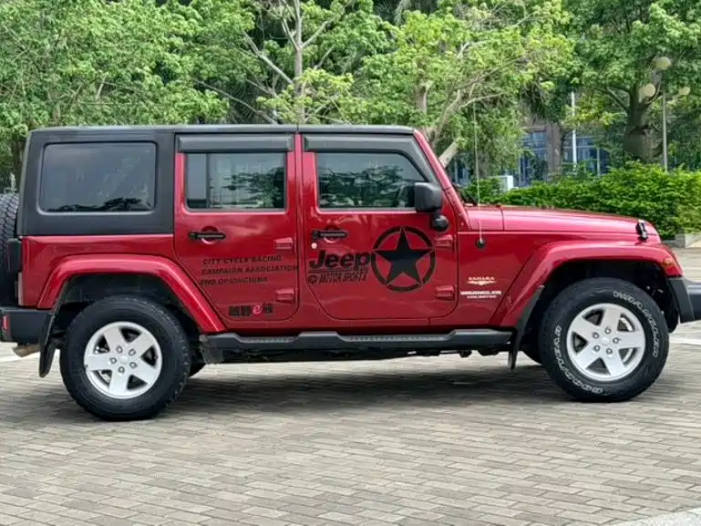 Photo 4 - Jeep Wrangler