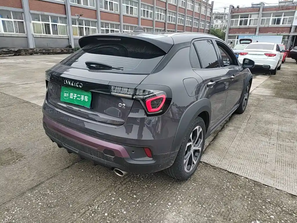 Фото 7 - Lynk & Co 02