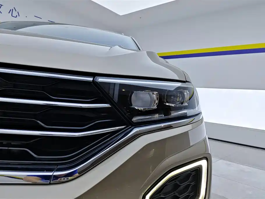 Фото 5 - Volkswagen T-ROC