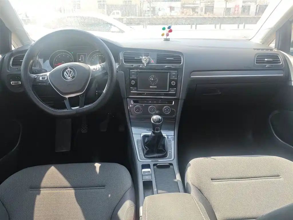 Volkswagen Golf 2017 230TSI Manual Comfort Millionth Anniversary Edition фото 6