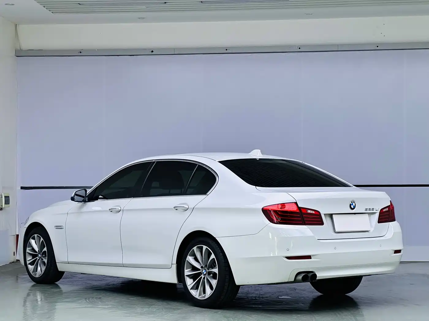 BMW 5 Series 2017 525Li Leading Edition фото 4