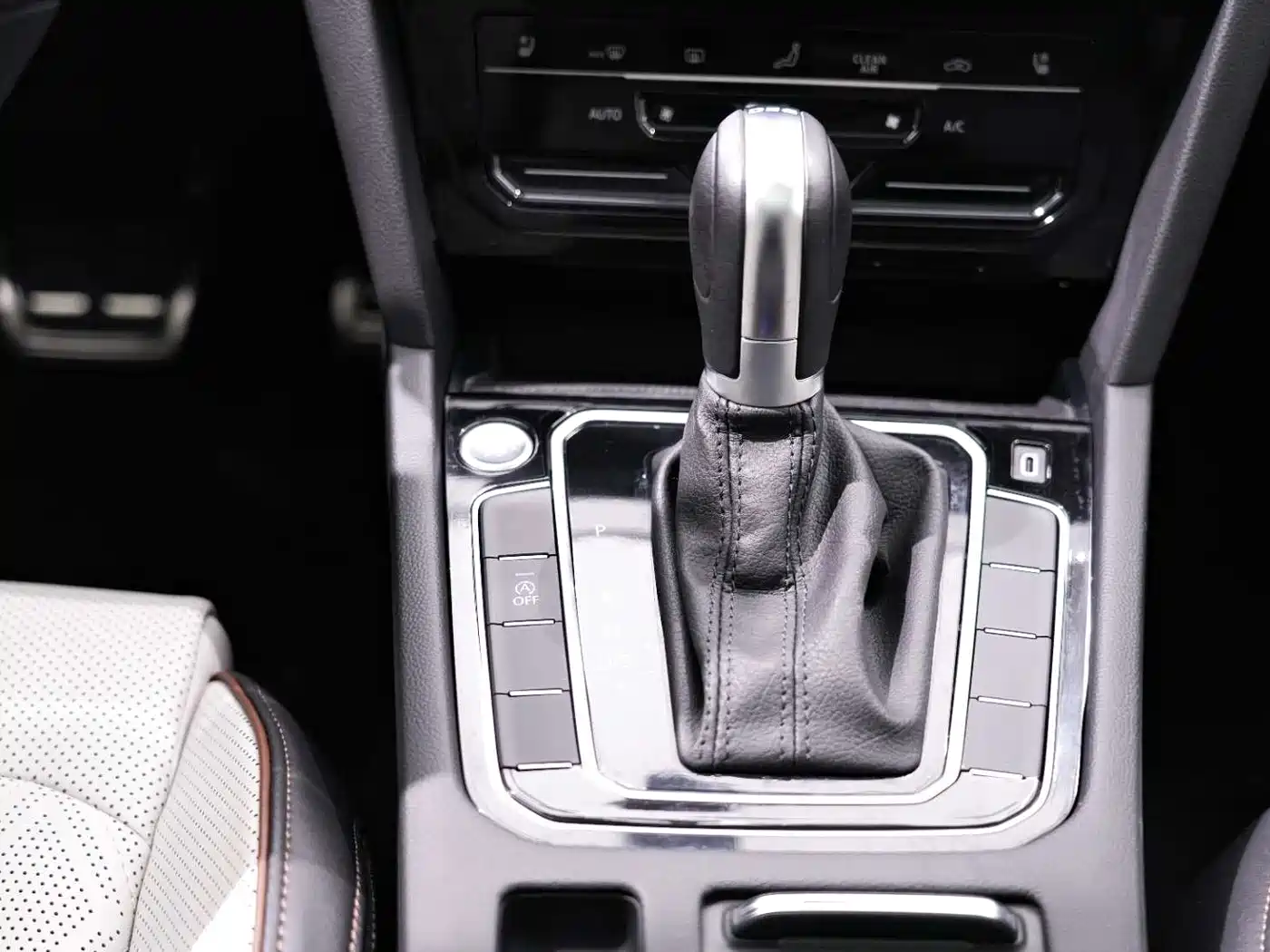 Volkswagen Magotan 2023 Model 2 Million Commemorative Edition 330TSI DSG Luxury фото 26