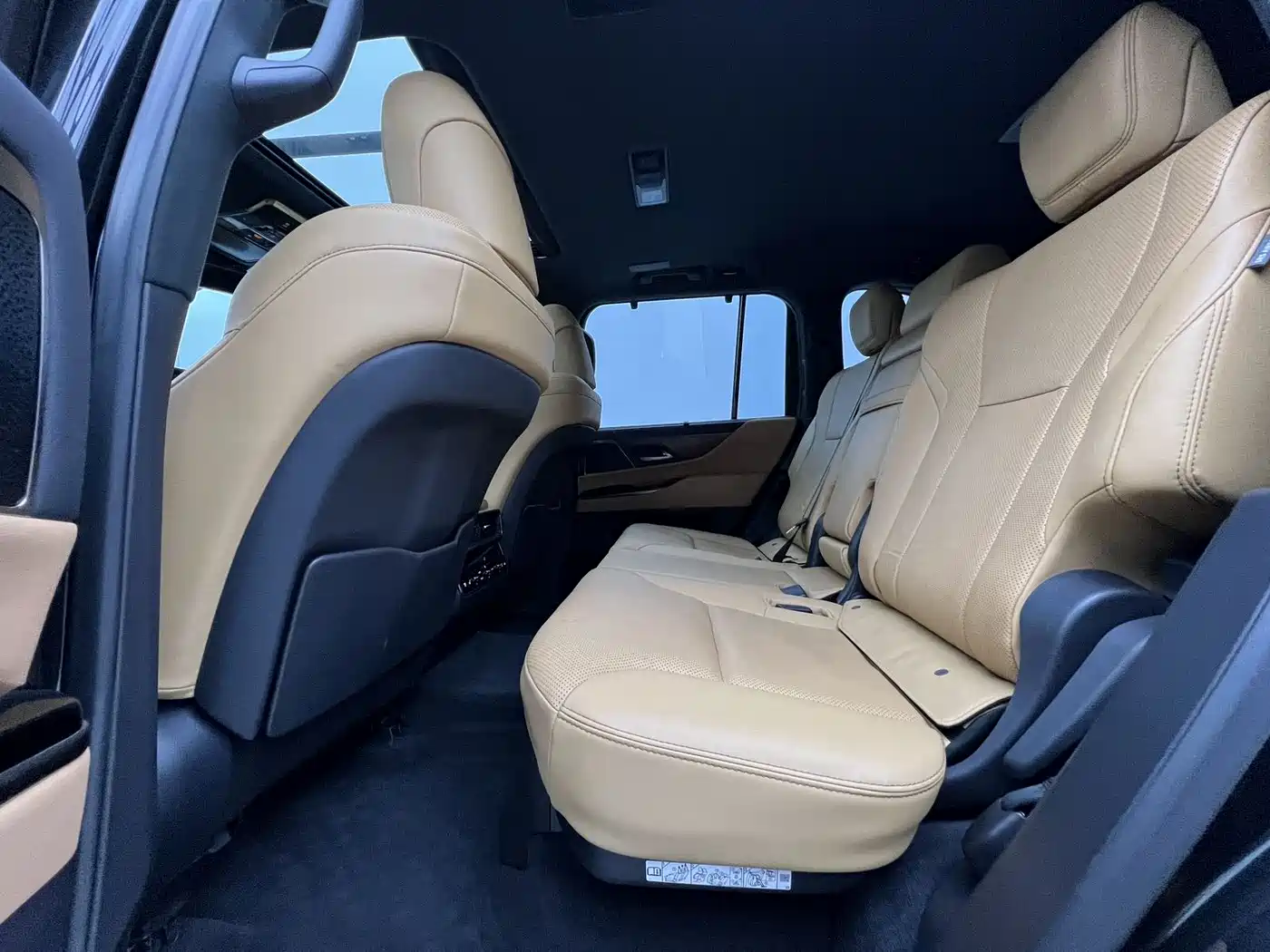 Lexus LX 2016 570 Dynamic Luxury Edition фото 6