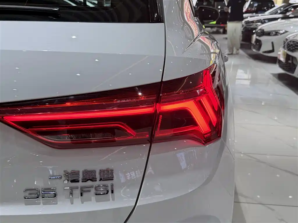 Audi Q3 2024 35 TFSI Fashion Sport фото 8
