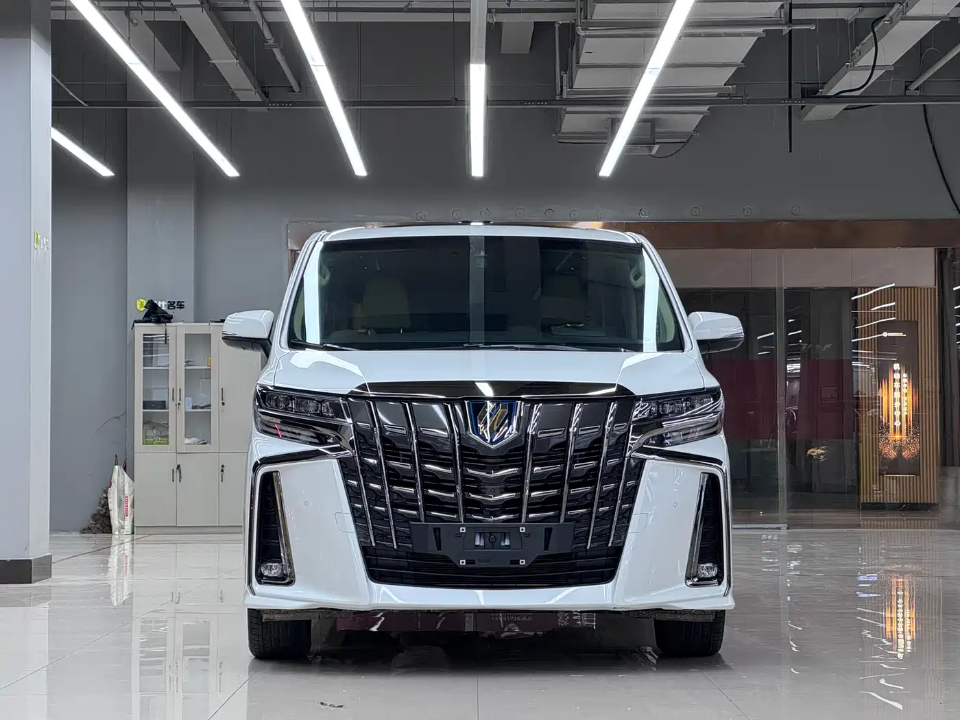 Toyota Alphard 2023 Dual Hybrid 2.5L Ultimate Gold Edition