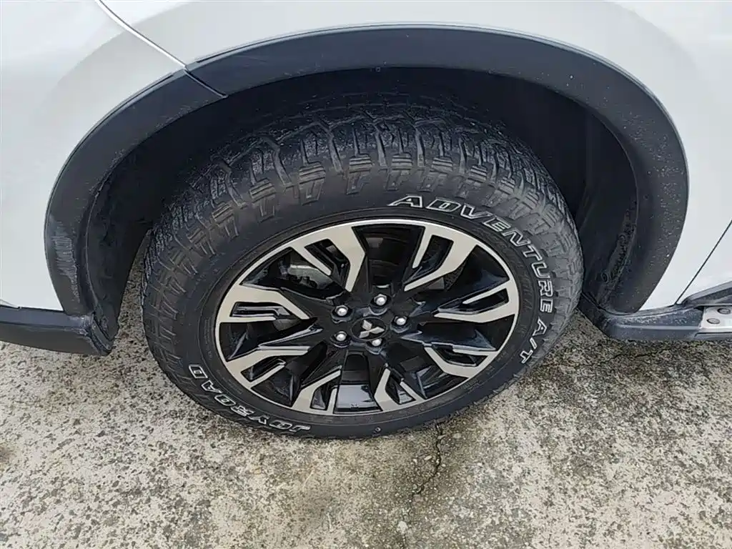 Mitsubishi Outlander 2019 2.4L 4WD Deluxe Edition 7-Seater China VI фото 23