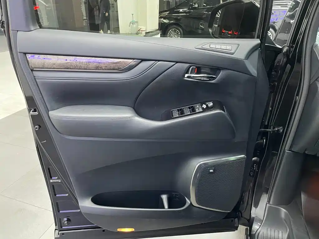 Toyota Vellfire 2022 2021 Crown Hybrid 2.5L HV Premium Edition