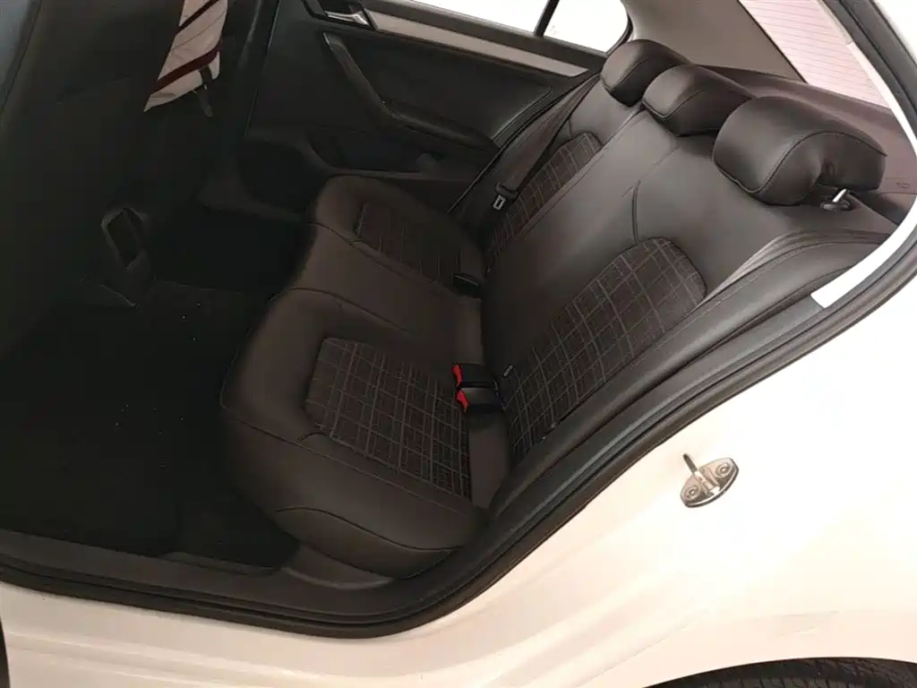 Volkswagen Jetta 2017 1.5L Automatic Comfort фото 13