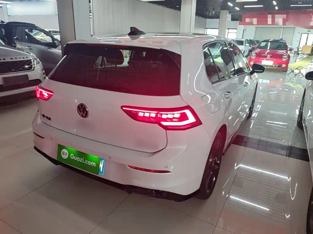 Volkswagen Golf 2025 2025 300TSI R-Line