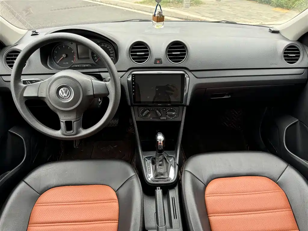 Photo 8 - Volkswagen Jetta