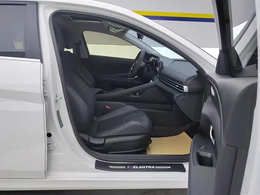 Hyundai Elantra 2023 1.5L CVT GLX Elite Edition фото 8