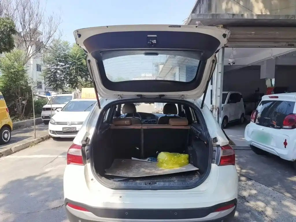 Zhonghua V5 2016 2016 1.5T Manual 2WD Smart Edition