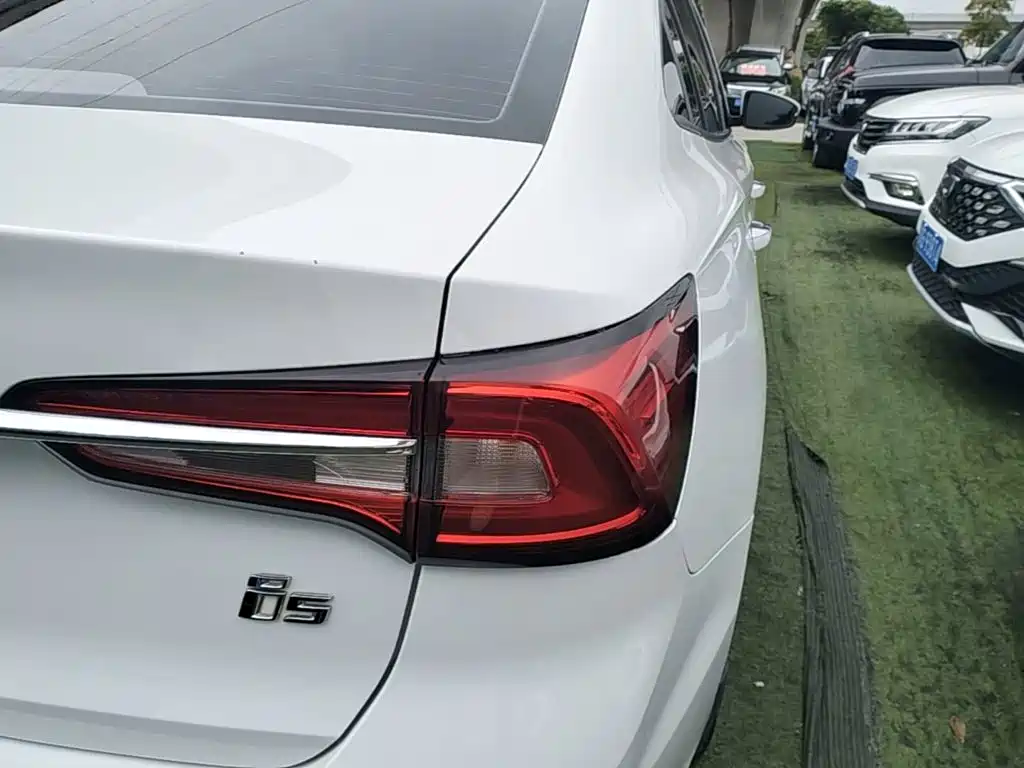 Roewe i5 2019 2019 1.5L Auto 4G-Connected Langyue Edition