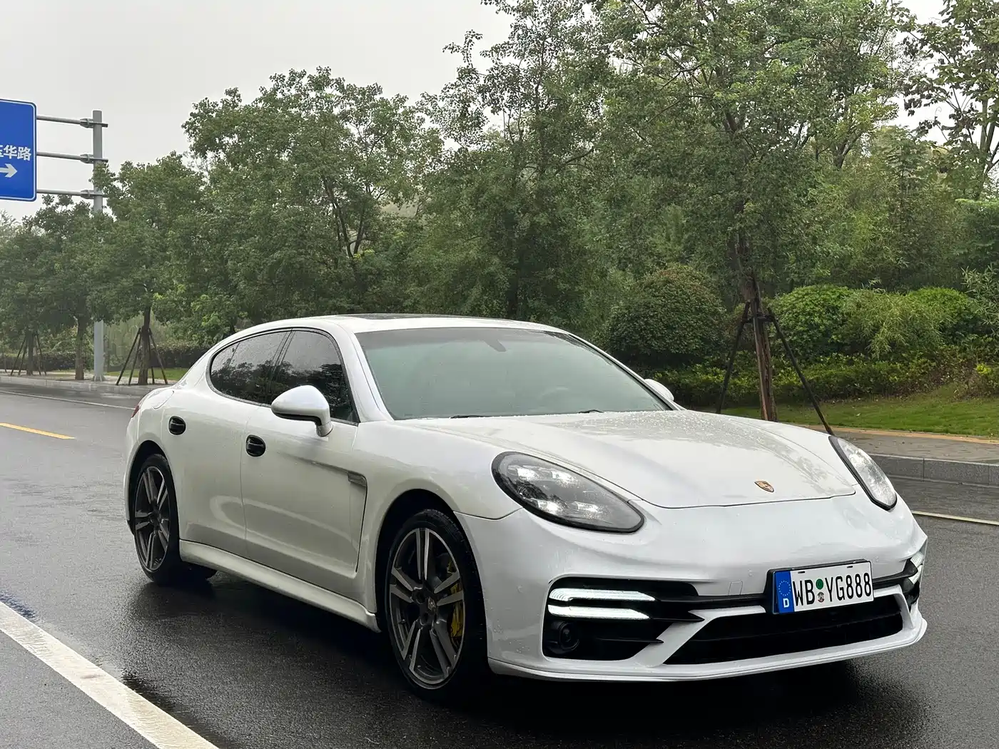 Porsche Panamera 2010 Panamera 4 3.6L фото 3