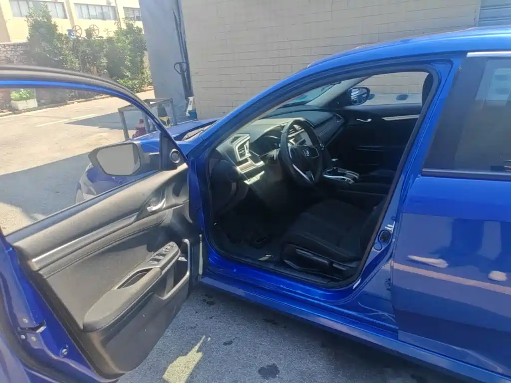 Фото 16 - Honda Civic