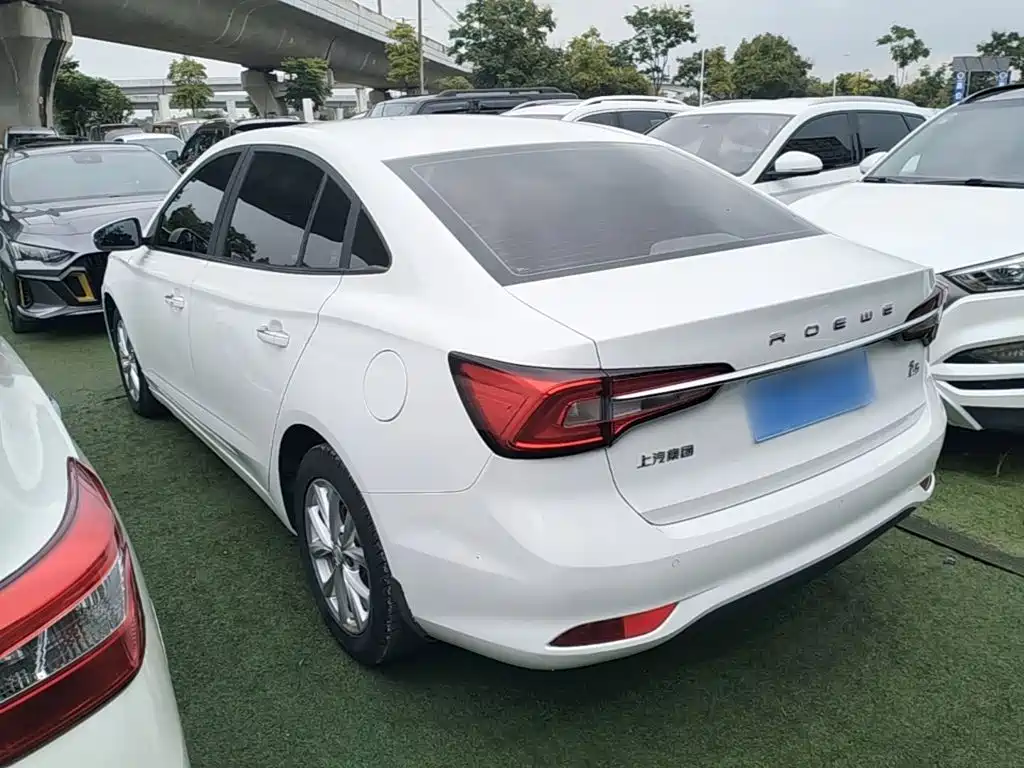 Roewe i5 2019 2019 1.5L Auto 4G-Connected Langyue Edition