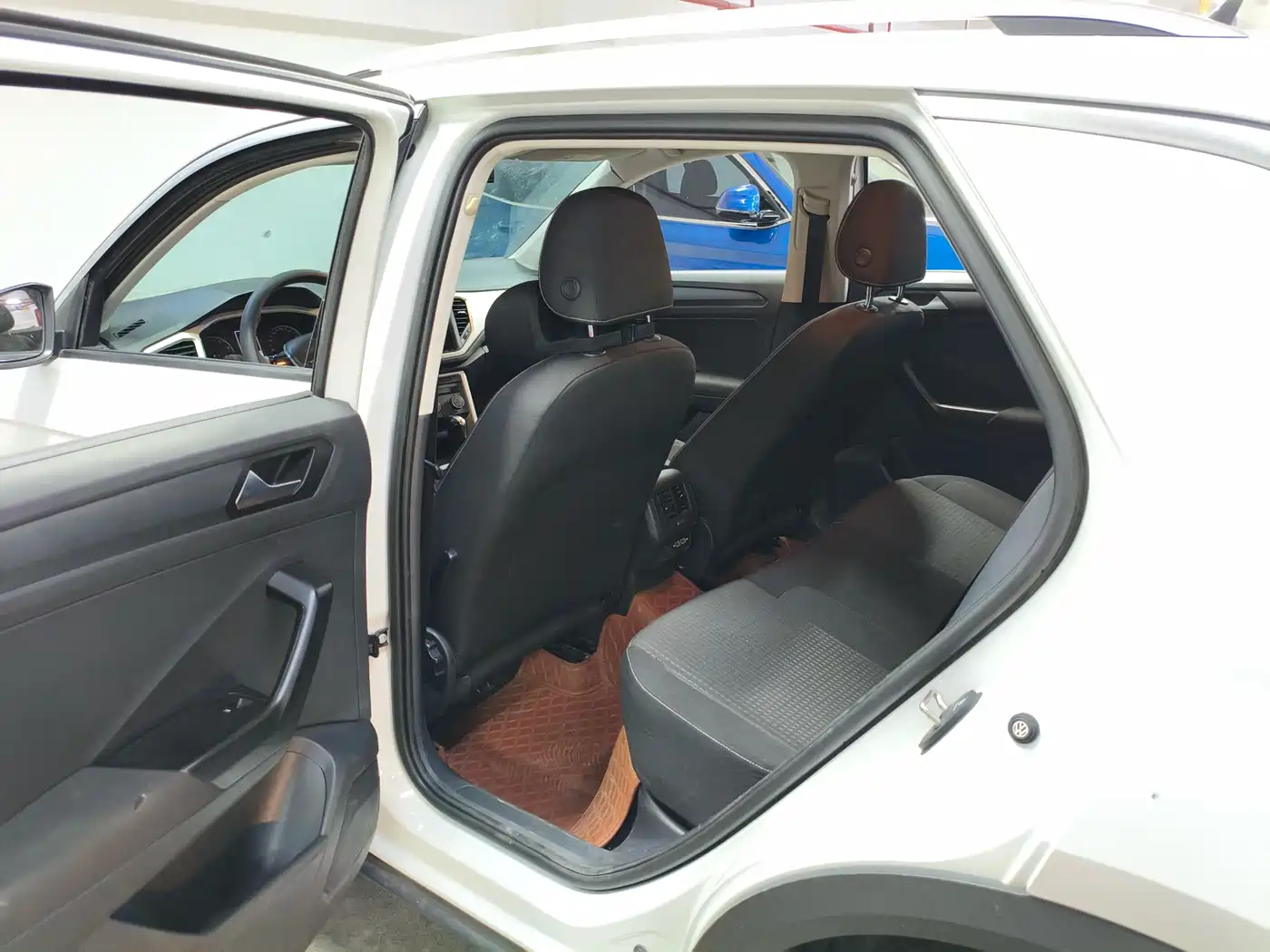 Volkswagen T-ROC 2018 230TSI DSG 2WD Fashion China V фото 9