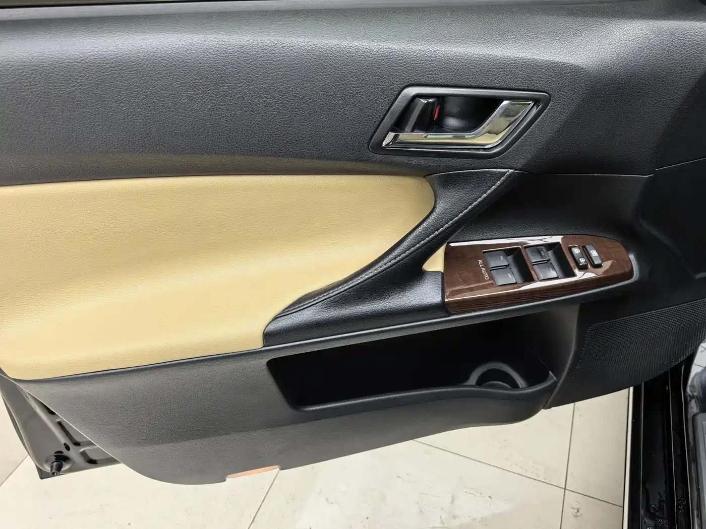 Toyota Reiz 2013 2.5V Premium Edition фото 10