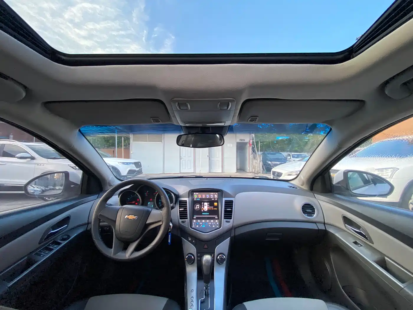 Photo 4 - Chevrolet Cruze