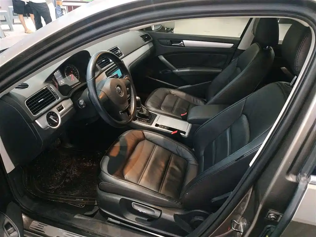 Volkswagen Passat 2014 1.8TSI DSG Luxury Edition фото 15