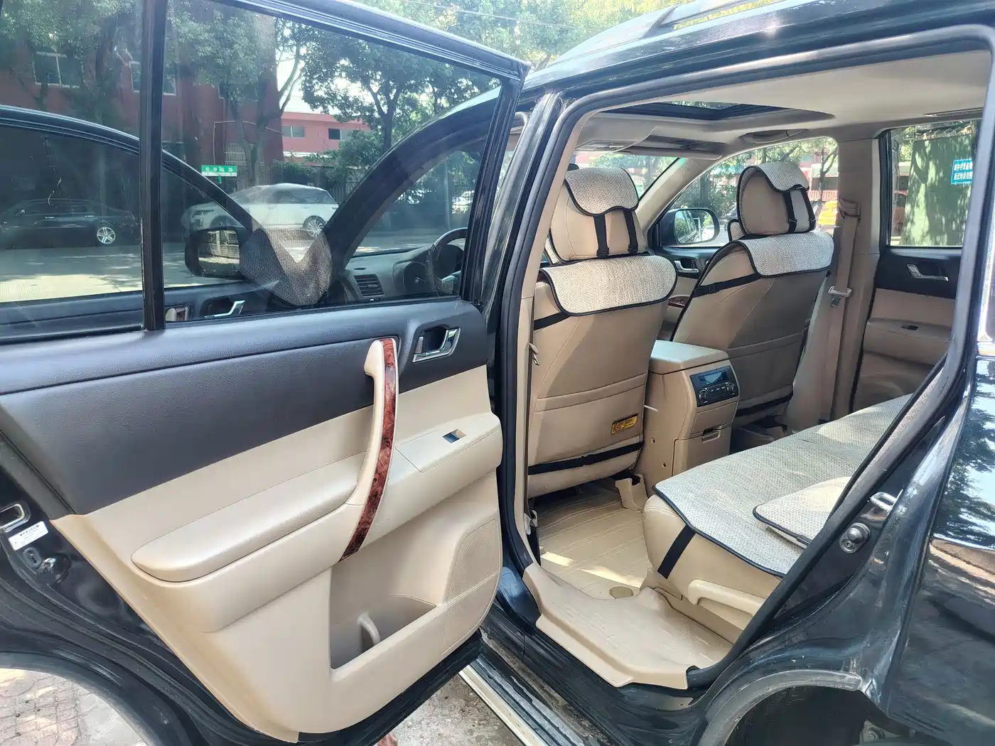 Photo 7 - Toyota Highlander