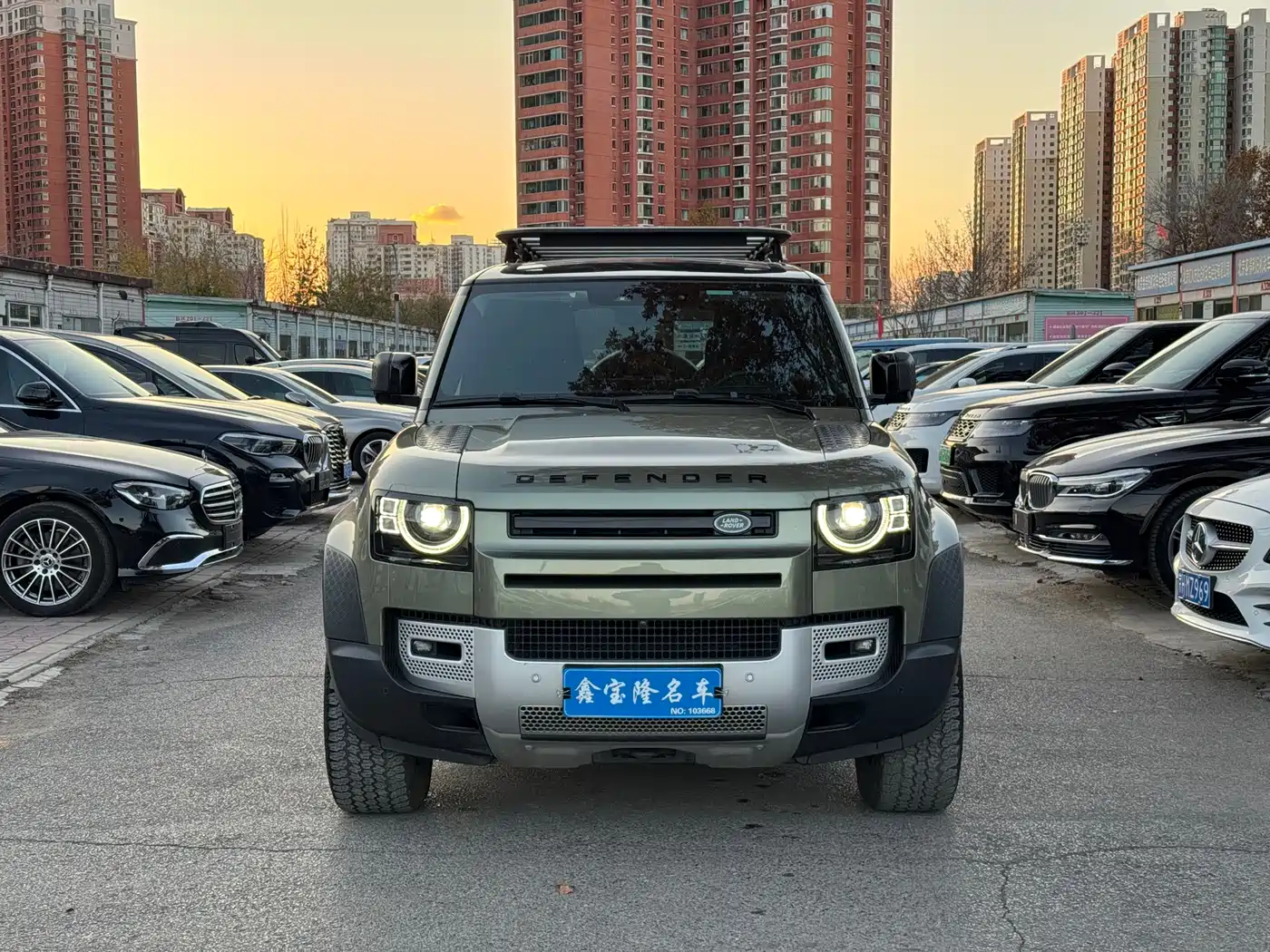 Land Rover Defender 2023 Model 110 3.0T P400 Dark Special Edition фото 2