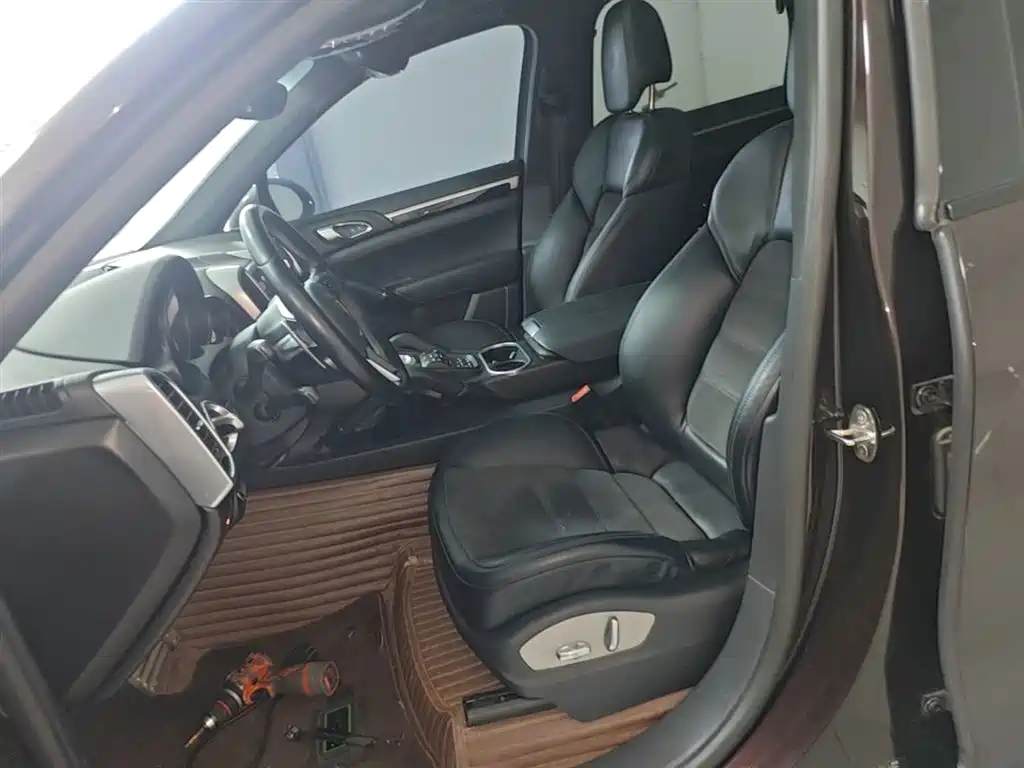 Porsche Cayenne 2016 Cayenne Platinum Edition 3.0T фото 15