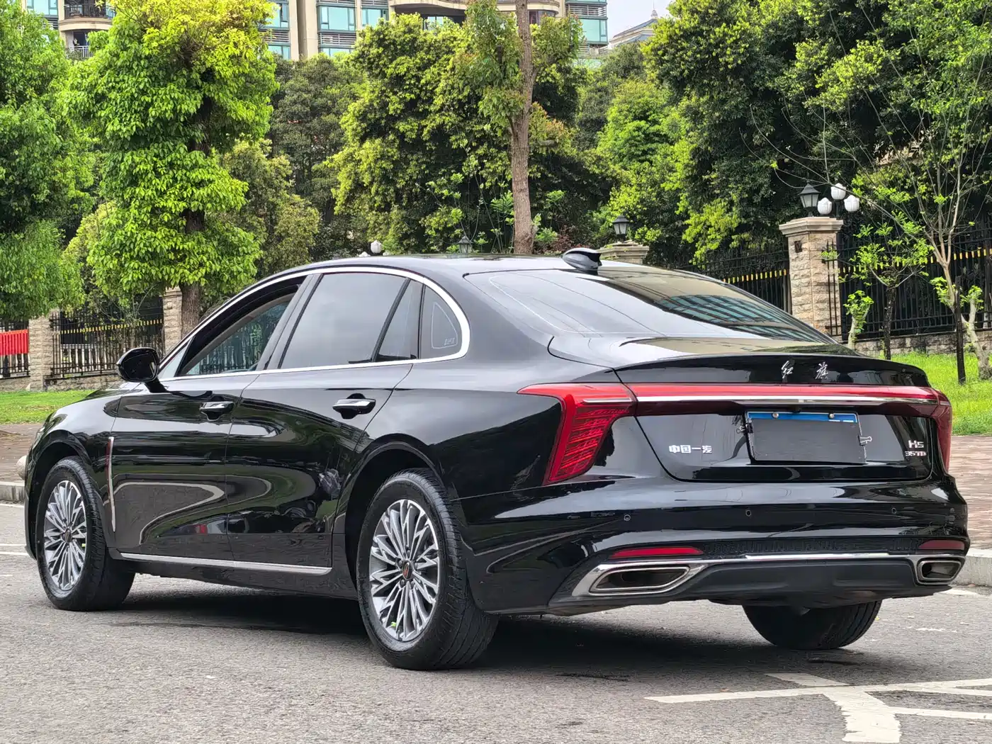 Hongqi H5 2024 1.5T DCT Smart Connect Flag Rhythm Edition фото 17