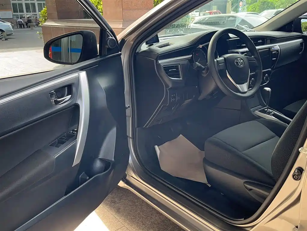 Toyota Corolla 2017 Facelift 1.6L S-CVT GL фото 4