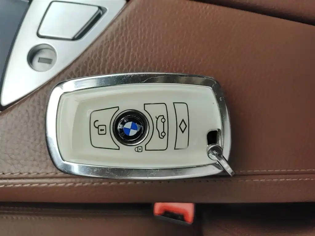 BMW 5 Series 2014 525Li Leading фото 9