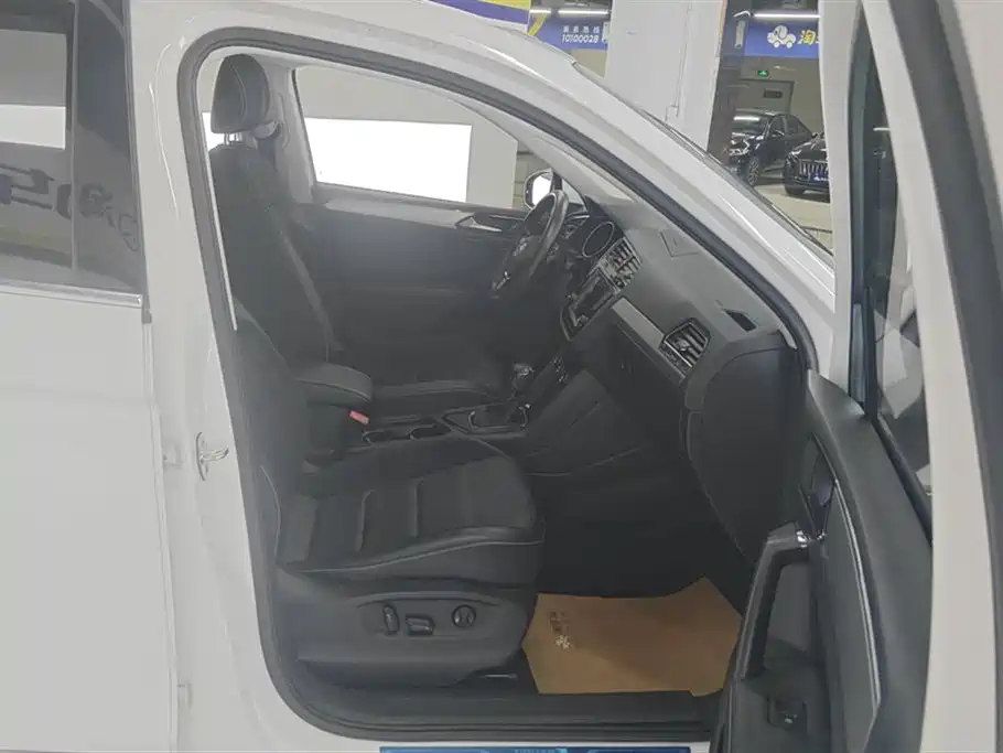 Volkswagen Tiguan L 2017 330TSI Automatic 2WD Luxury Edition фото 8